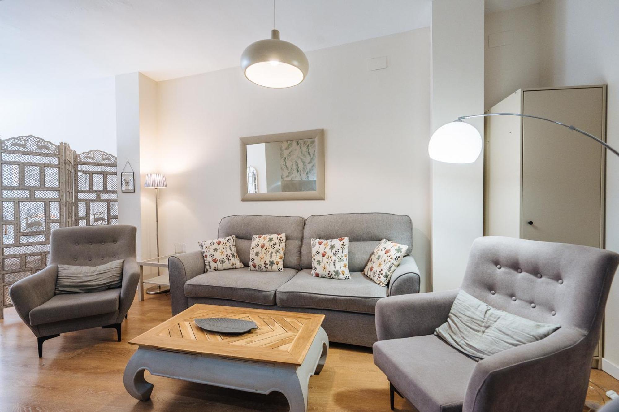 Sierpes 54, By Homing U Apartment Sevilla Bagian luar foto